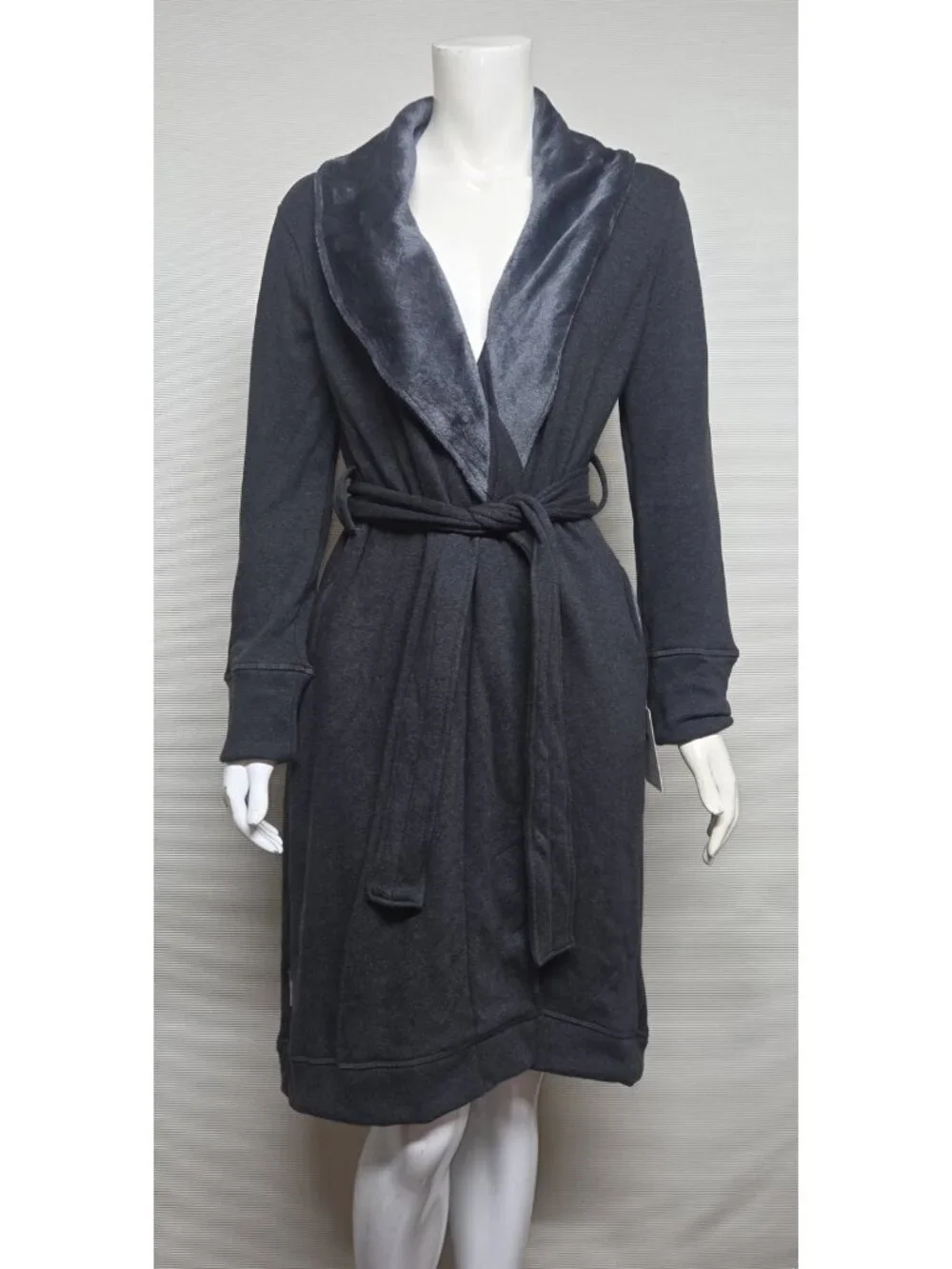 UGG Duffield Black Bear Heather Robe Womens Size Xsmall. New with tag